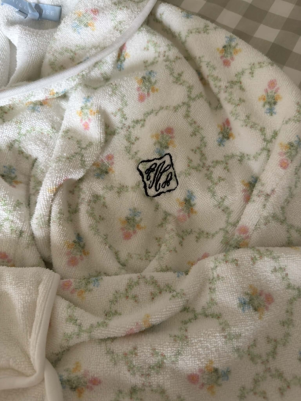 Hill House Robe ( The Hotel Robe-Pastel Trellis ) - Picture 3 of 6